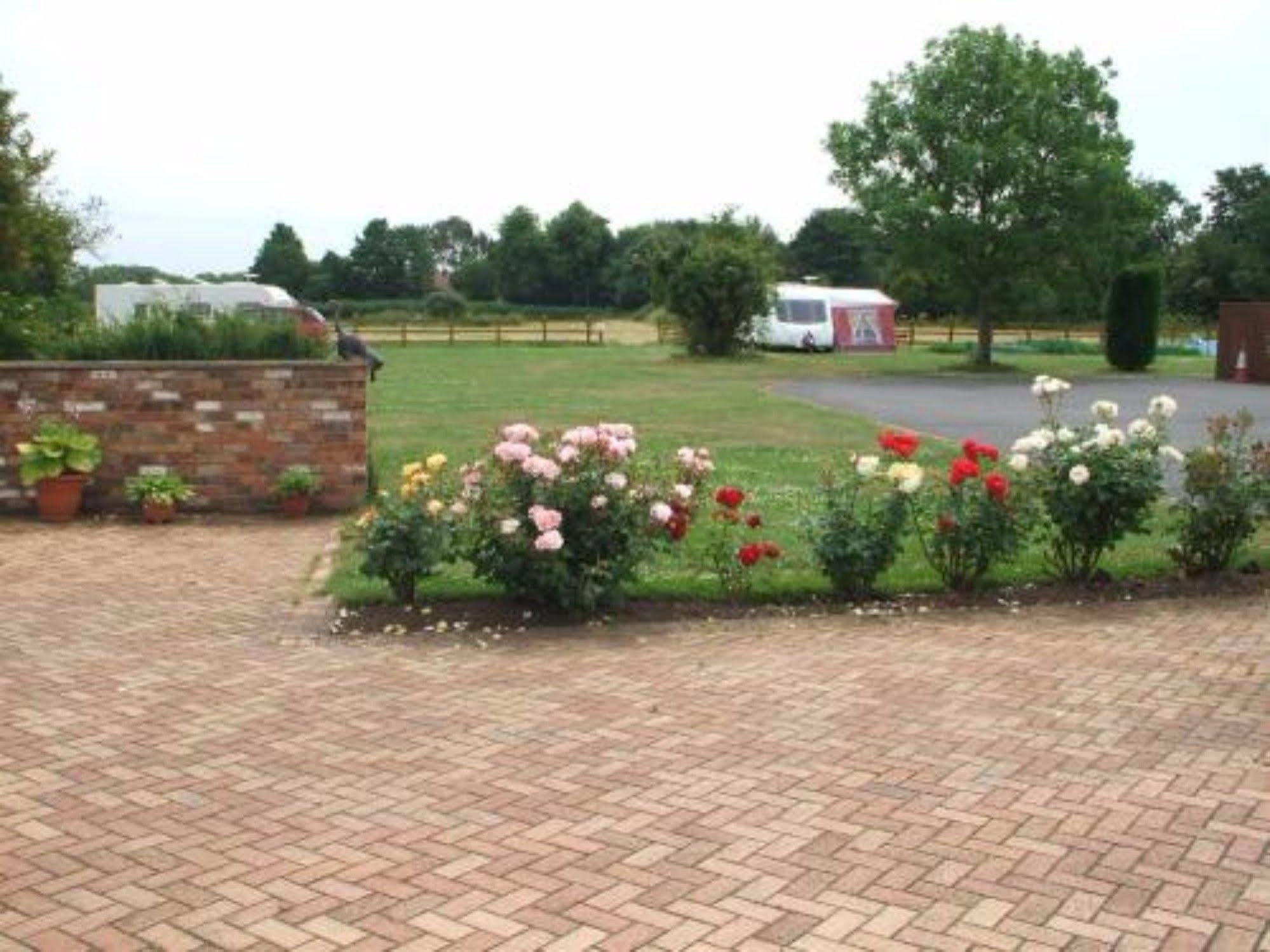 West View Farm Hotel Лаут Екстериор снимка